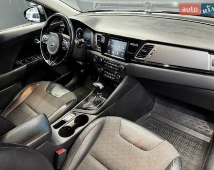 Кіа Niro 2017 у Києві на Automoto.ua Сірий Кіа Niro, об'ємом двигуна 1.6 л та пробігом 213 тис. км за 14000 $, фото 32 на Automoto.ua