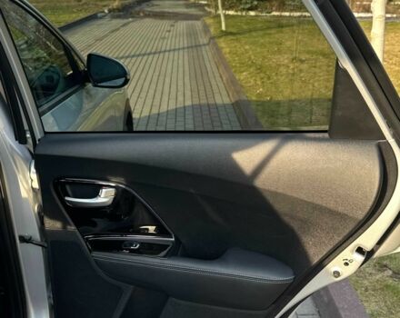 Серый Киа Niro, объемом двигателя 0.16 л и пробегом 144 тыс. км за 17350 $, фото 17 на Automoto.ua