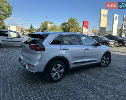 Сірий Кіа Niro, об'ємом двигуна 1.58 л та пробігом 79 тис. км за 15499 $, фото 2 на Automoto.ua