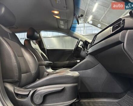 Кіа Niro 2017 у Києві на Automoto.ua Сірий Кіа Niro, об'ємом двигуна 1.6 л та пробігом 213 тис. км за 14000 $, фото 33 на Automoto.ua