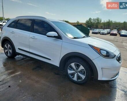 Серый Киа Niro, объемом двигателя 1.58 л и пробегом 118 тыс. км за 2300 $, фото 3 на Automoto.ua