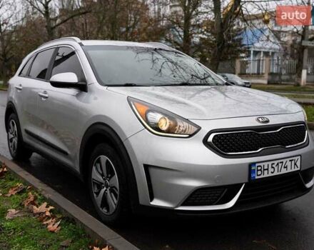 Сірий Кіа Niro, об'ємом двигуна 1.58 л та пробігом 227 тис. км за 14500 $, фото 19 на Automoto.ua