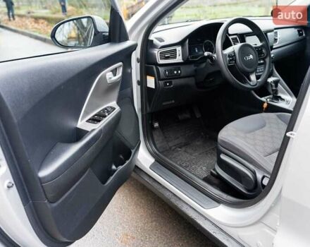 Сірий Кіа Niro, об'ємом двигуна 1.58 л та пробігом 227 тис. км за 14500 $, фото 6 на Automoto.ua