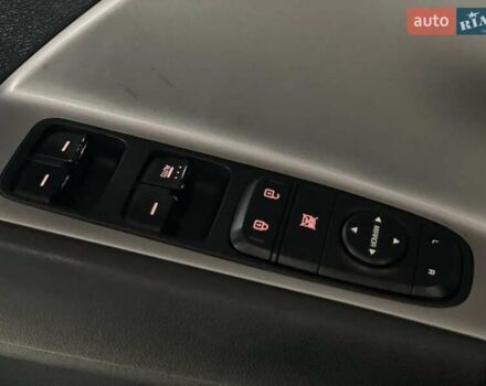 Серый Киа Niro, объемом двигателя 1.58 л и пробегом 176 тыс. км за 17800 $, фото 14 на Automoto.ua