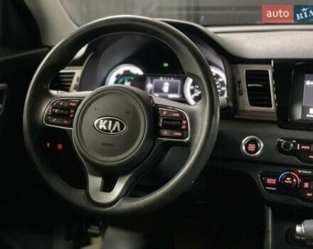 Серый Киа Niro, объемом двигателя 1.58 л и пробегом 176 тыс. км за 17800 $, фото 7 на Automoto.ua