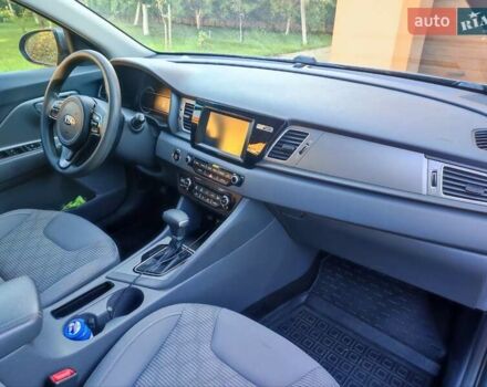 Сірий Кіа Niro, об'ємом двигуна 1.6 л та пробігом 148 тис. км за 14999 $, фото 21 на Automoto.ua
