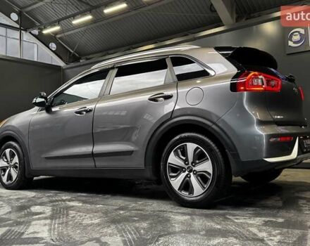 Кіа Niro 2017 у Києві на Automoto.ua Сірий Кіа Niro, об'ємом двигуна 1.6 л та пробігом 213 тис. км за 14000 $, фото 9 на Automoto.ua