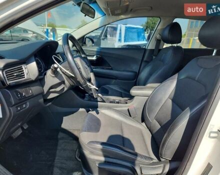 Серый Киа Niro, объемом двигателя 1.58 л и пробегом 118 тыс. км за 2300 $, фото 6 на Automoto.ua