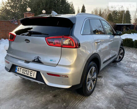 Сірий Кіа Niro, об'ємом двигуна 1.58 л та пробігом 51 тис. км за 17950 $, фото 28 на Automoto.ua