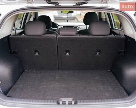 Сірий Кіа Niro, об'ємом двигуна 1.58 л та пробігом 227 тис. км за 14500 $, фото 9 на Automoto.ua