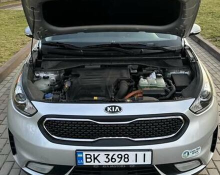 Сірий Кіа Niro, об'ємом двигуна 1.58 л та пробігом 144 тис. км за 16450 $, фото 9 на Automoto.ua