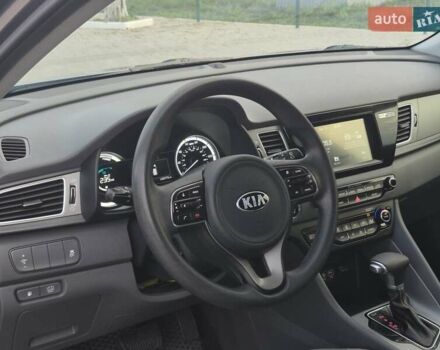 Серый Киа Niro, объемом двигателя 1.59 л и пробегом 190 тыс. км за 14700 $, фото 10 на Automoto.ua