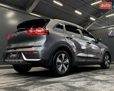 Кіа Niro 2017 у Києві на Automoto.ua Сірий Кіа Niro, об'ємом двигуна 1.6 л та пробігом 213 тис. км за 14000 $, фото 19 на Automoto.ua
