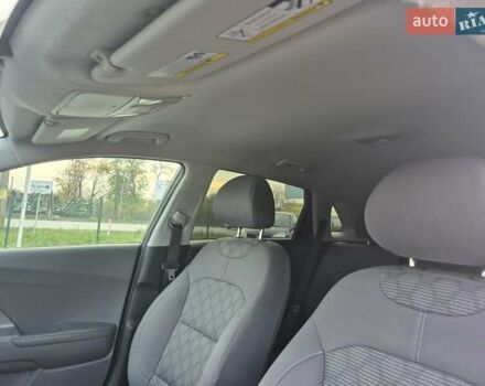 Серый Киа Niro, объемом двигателя 1.59 л и пробегом 190 тыс. км за 14700 $, фото 13 на Automoto.ua