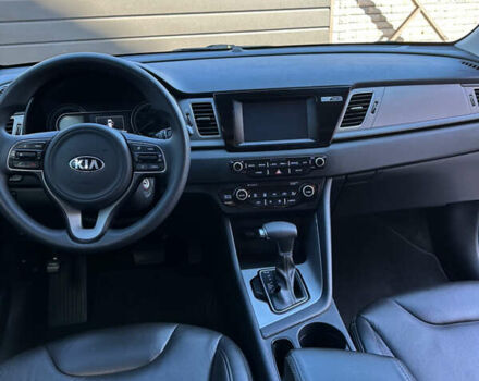 Серый Киа Niro, объемом двигателя 1.58 л и пробегом 122 тыс. км за 15800 $, фото 17 на Automoto.ua