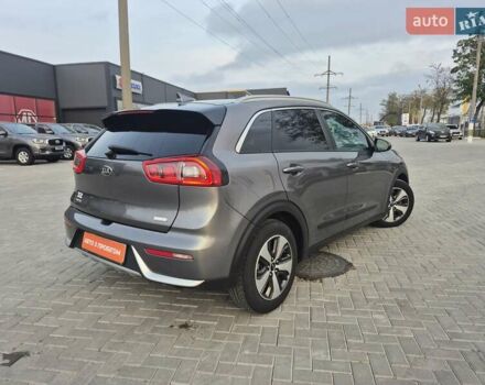 Серый Киа Niro, объемом двигателя 1.59 л и пробегом 190 тыс. км за 14700 $, фото 2 на Automoto.ua