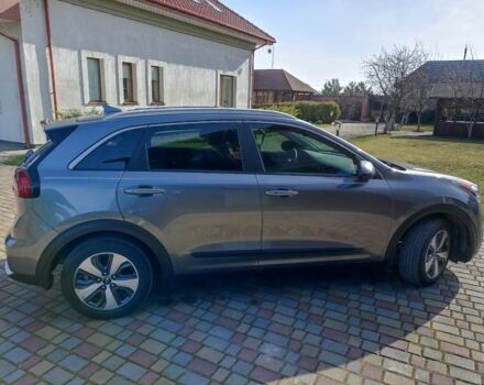 Сірий Кіа Niro, об'ємом двигуна 0.16 л та пробігом 134 тис. км за 15999 $, фото 13 на Automoto.ua