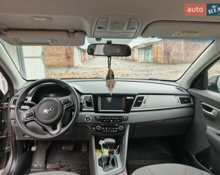 Серый Киа Niro, объемом двигателя 1.58 л и пробегом 172 тыс. км за 15900 $, фото 4 на Automoto.ua
