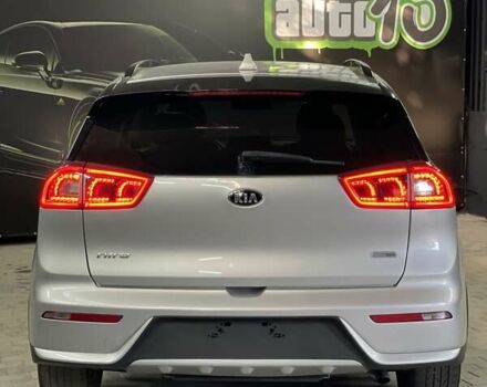 Серый Киа Niro, объемом двигателя 1.58 л и пробегом 176 тыс. км за 17800 $, фото 4 на Automoto.ua