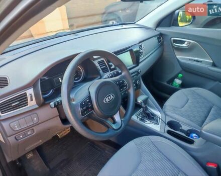 Сірий Кіа Niro, об'ємом двигуна 1.6 л та пробігом 148 тис. км за 14999 $, фото 22 на Automoto.ua