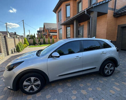Серый Киа Niro, объемом двигателя 1.58 л и пробегом 122 тыс. км за 15800 $, фото 5 на Automoto.ua
