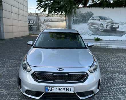 Сірий Кіа Niro, об'ємом двигуна 1.58 л та пробігом 79 тис. км за 15499 $, фото 3 на Automoto.ua