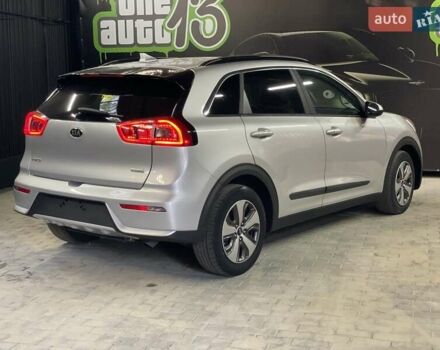 Серый Киа Niro, объемом двигателя 1.58 л и пробегом 176 тыс. км за 17800 $, фото 3 на Automoto.ua