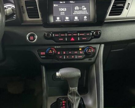 Серый Киа Niro, объемом двигателя 1.58 л и пробегом 176 тыс. км за 17800 $, фото 8 на Automoto.ua