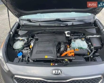 Серый Киа Niro, объемом двигателя 1.58 л и пробегом 140 тыс. км за 15500 $, фото 3 на Automoto.ua