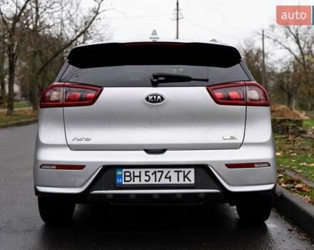Сірий Кіа Niro, об'ємом двигуна 1.58 л та пробігом 227 тис. км за 14500 $, фото 20 на Automoto.ua