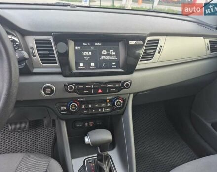 Серый Киа Niro, объемом двигателя 1.59 л и пробегом 190 тыс. км за 14700 $, фото 11 на Automoto.ua