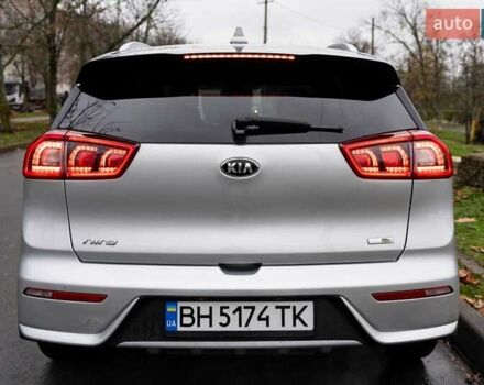 Сірий Кіа Niro, об'ємом двигуна 1.58 л та пробігом 227 тис. км за 14500 $, фото 4 на Automoto.ua
