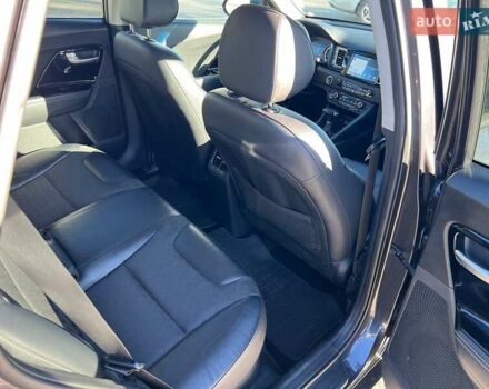 Серый Киа Niro, объемом двигателя 1.58 л и пробегом 288 тыс. км за 14500 $, фото 6 на Automoto.ua