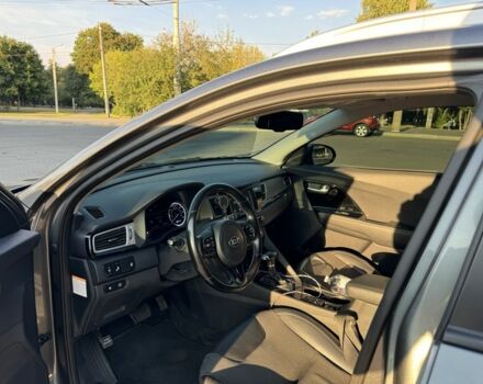 Серый Киа Niro, объемом двигателя 1.6 л и пробегом 130 тыс. км за 13799 $, фото 7 на Automoto.ua