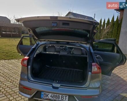 Сірий Кіа Niro, об'ємом двигуна 1.6 л та пробігом 148 тис. км за 14999 $, фото 16 на Automoto.ua