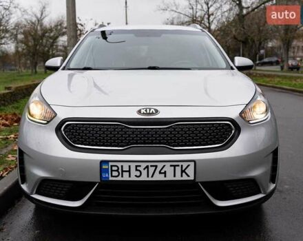 Сірий Кіа Niro, об'ємом двигуна 1.58 л та пробігом 227 тис. км за 14500 $, фото 11 на Automoto.ua