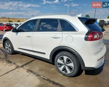 Серый Киа Niro, объемом двигателя 1.58 л и пробегом 118 тыс. км за 2300 $, фото 1 на Automoto.ua