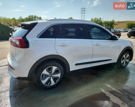 Серый Киа Niro, объемом двигателя 1.58 л и пробегом 118 тыс. км за 2300 $, фото 2 на Automoto.ua