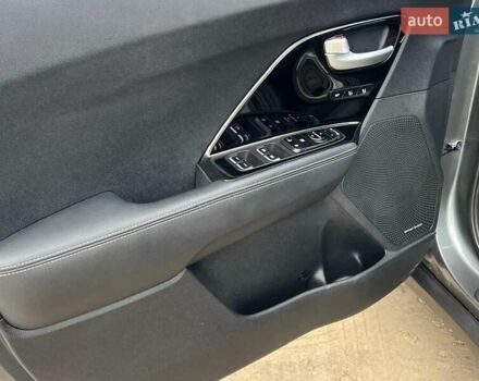 Сірий Кіа Niro, об'ємом двигуна 1.58 л та пробігом 92 тис. км за 17450 $, фото 10 на Automoto.ua