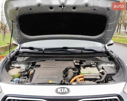 Сірий Кіа Niro, об'ємом двигуна 1.58 л та пробігом 227 тис. км за 14500 $, фото 26 на Automoto.ua