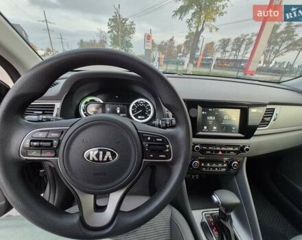 Серый Киа Niro, объемом двигателя 1.59 л и пробегом 190 тыс. км за 14700 $, фото 9 на Automoto.ua