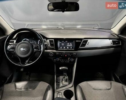 Кіа Niro 2017 у Києві на Automoto.ua Сірий Кіа Niro, об'ємом двигуна 1.6 л та пробігом 213 тис. км за 14000 $, фото 30 на Automoto.ua