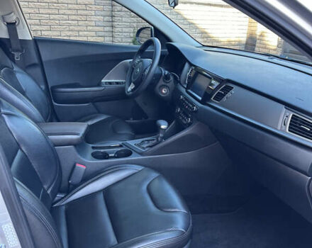 Серый Киа Niro, объемом двигателя 1.58 л и пробегом 122 тыс. км за 15800 $, фото 19 на Automoto.ua