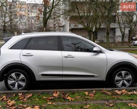 Сірий Кіа Niro, об'ємом двигуна 1.58 л та пробігом 227 тис. км за 14500 $, фото 13 на Automoto.ua