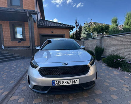 Серый Киа Niro, объемом двигателя 1.58 л и пробегом 122 тыс. км за 15800 $, фото 1 на Automoto.ua