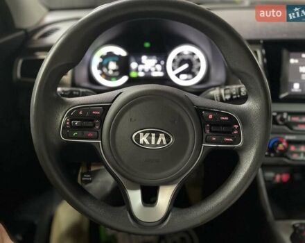 Серый Киа Niro, объемом двигателя 1.58 л и пробегом 176 тыс. км за 17800 $, фото 9 на Automoto.ua