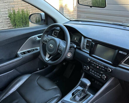 Серый Киа Niro, объемом двигателя 1.58 л и пробегом 122 тыс. км за 15800 $, фото 16 на Automoto.ua