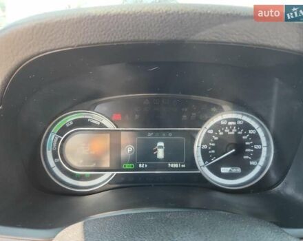 Серый Киа Niro, объемом двигателя 1.58 л и пробегом 118 тыс. км за 2300 $, фото 8 на Automoto.ua