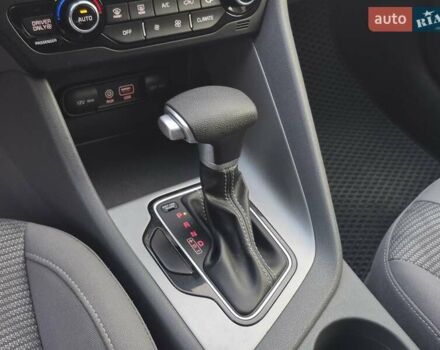 Серый Киа Niro, объемом двигателя 1.59 л и пробегом 190 тыс. км за 14700 $, фото 12 на Automoto.ua