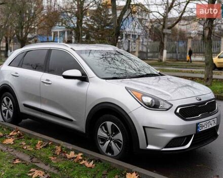 Сірий Кіа Niro, об'ємом двигуна 1.58 л та пробігом 227 тис. км за 14500 $, фото 7 на Automoto.ua